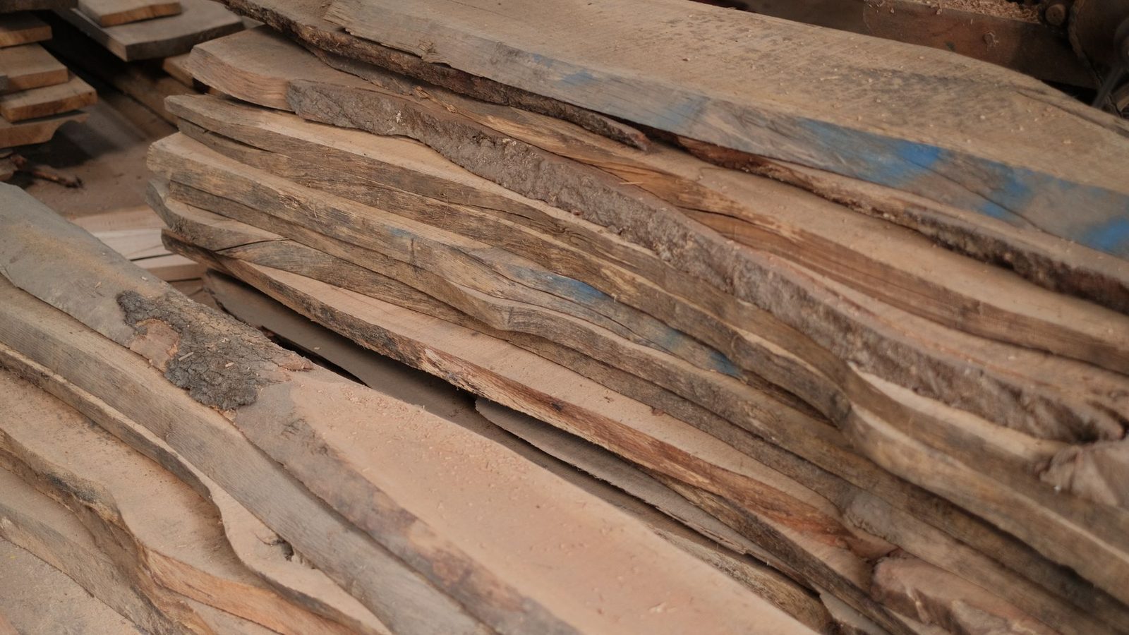 Live-edge slabs